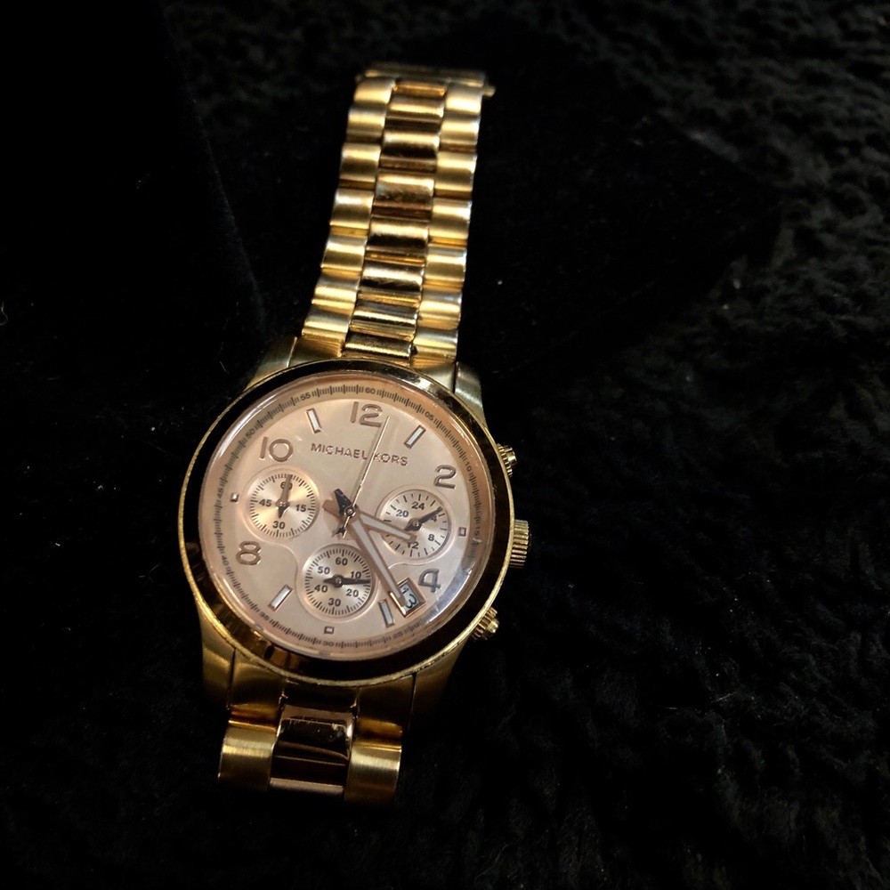 Watch - Picture 2 of 3
